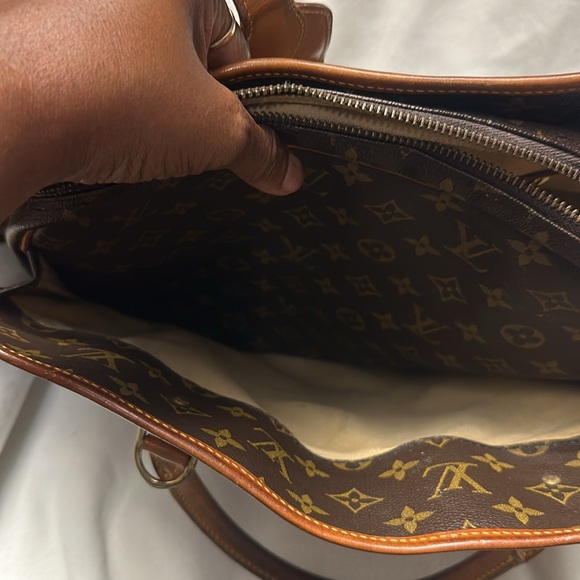 Louis Vuitton a little sticky on the inside pocket preloved - Picture 3 of 6